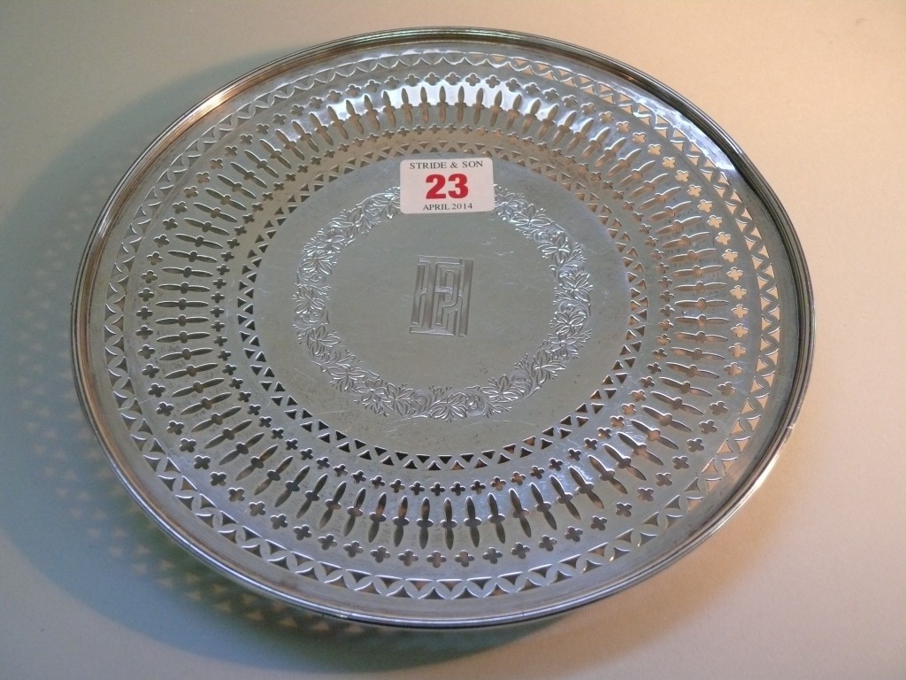 An American sterling circular cake stand, stamped R W Sterling F193, have pierced decoration and