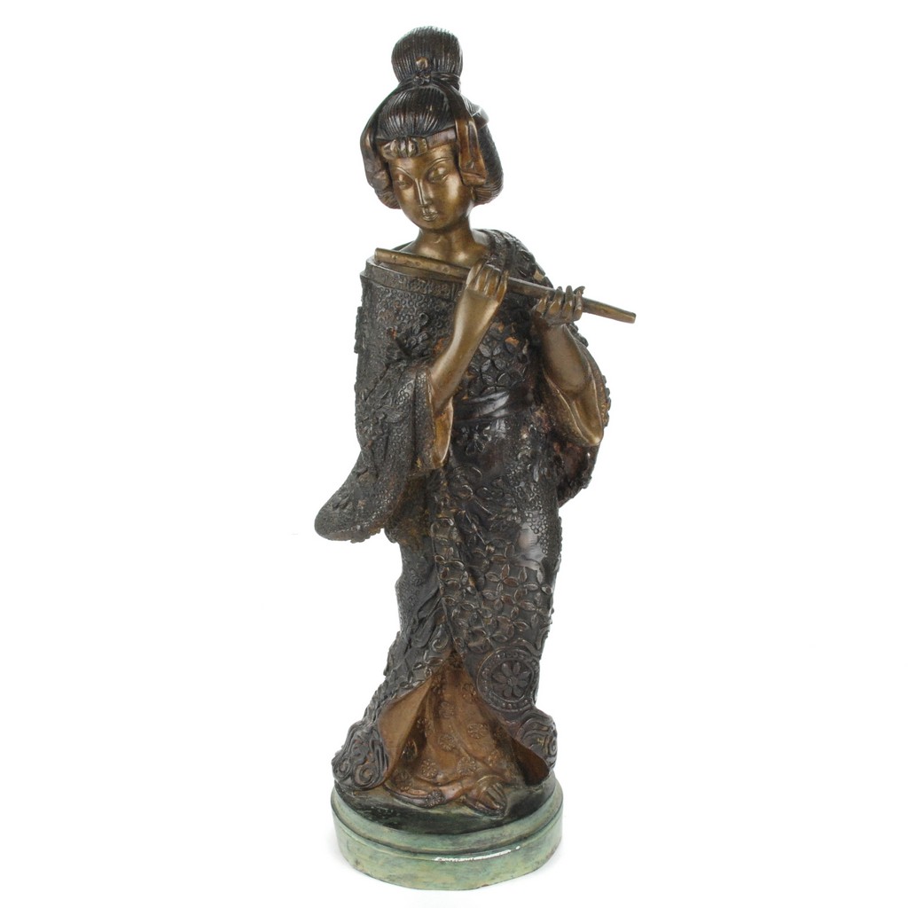 DAMA ORIENTAL en bronce patinado. Altura 47 cms. Precio salida 250 Euros