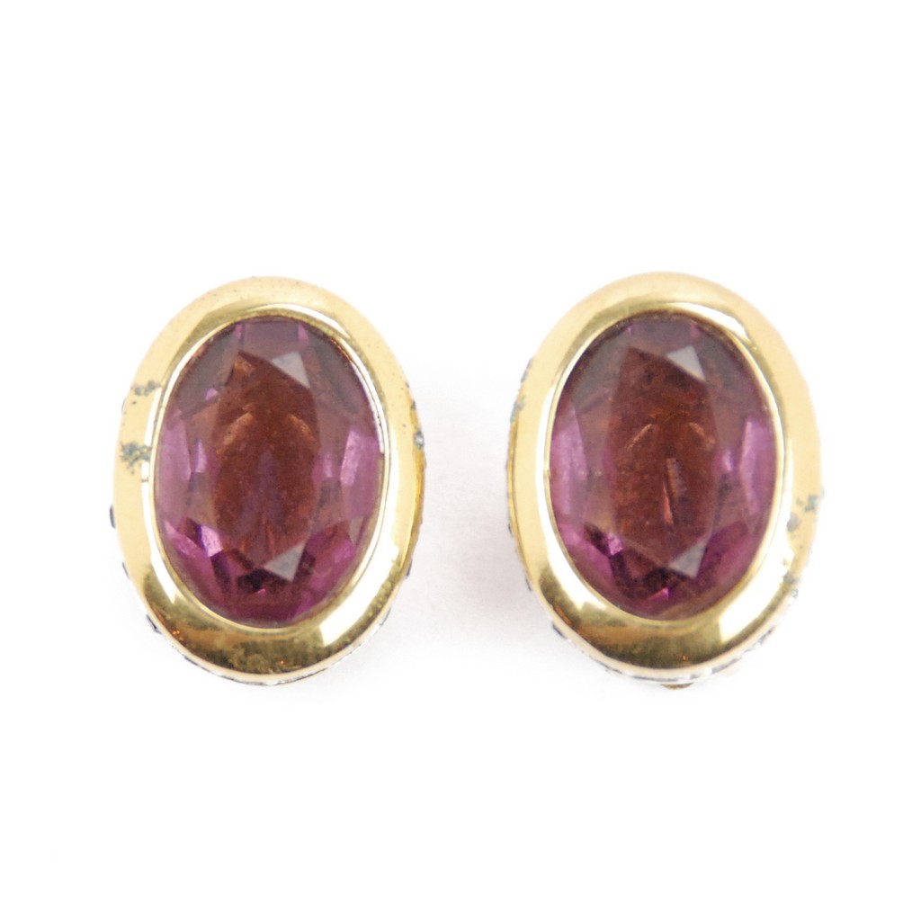 PENDIENTES DE AMATISTA en metal dorado y zirconitas, con amatista central oval. Peso 8,1 gr. Precio