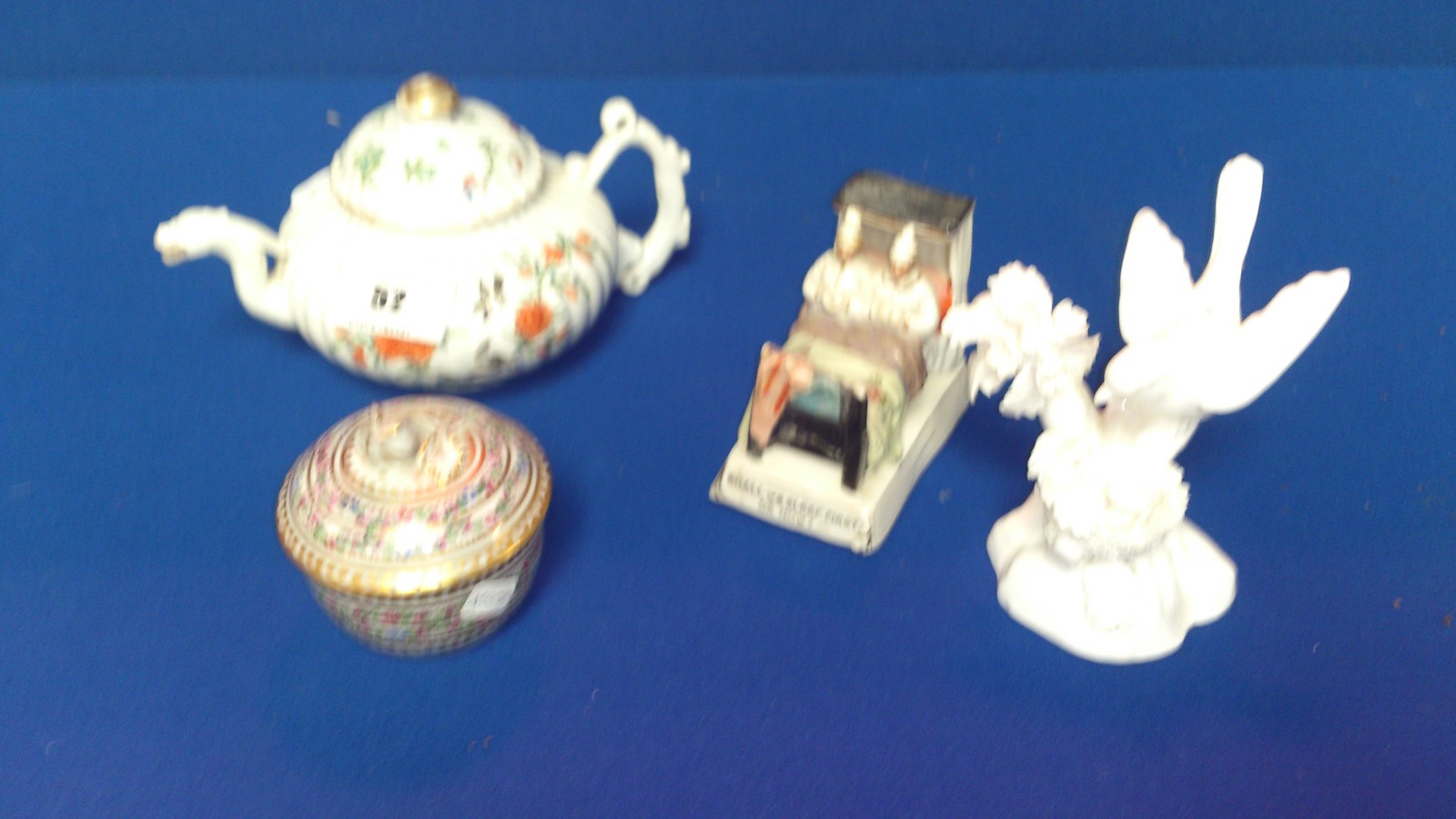 Dresden pot, Faring, Tea pot & bird figure