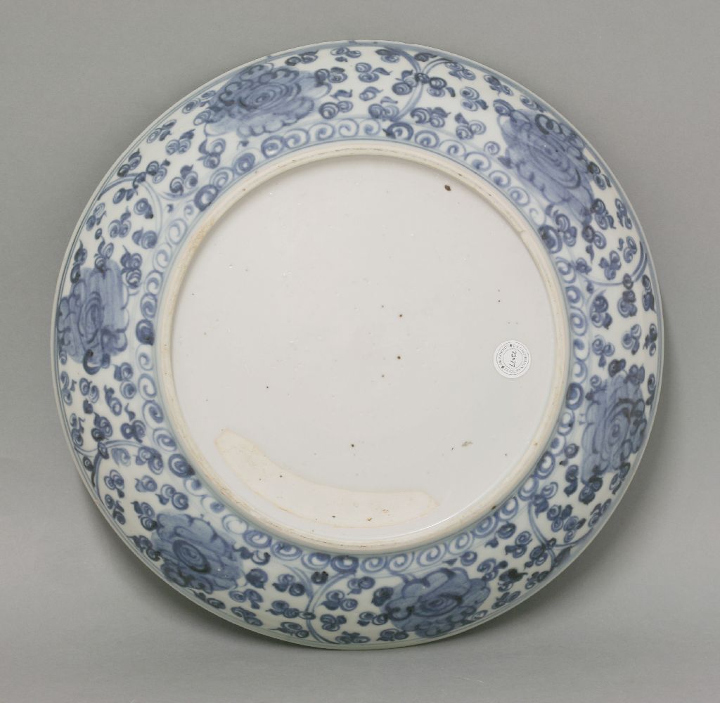 A Zhangzhou blue and white Dish,  AFC early 16th century, vigorously painted with a kylin leaping - Image 2 of 2