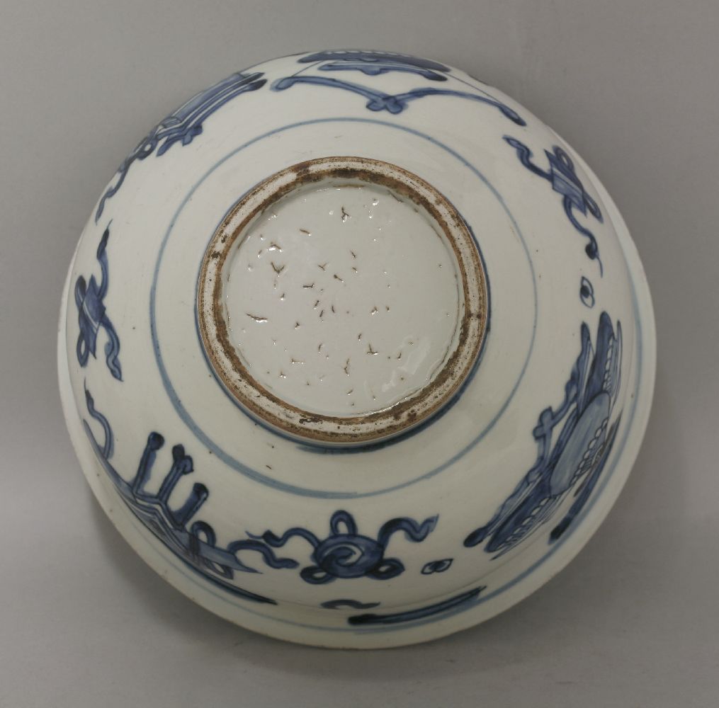 A blue and white Censer, mid 17th century, painted in underglaze blue with precious objects, minor - Image 4 of 4