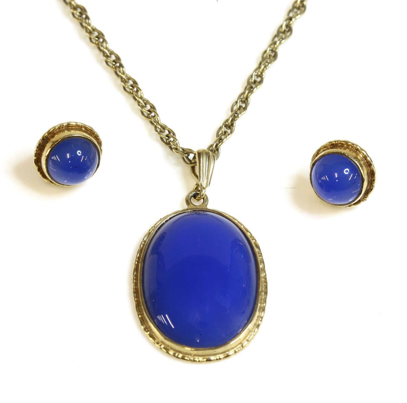 A 9ct gold blue agate pendant and earring suite, c.1970,
the pendant composed of an oval cabochon