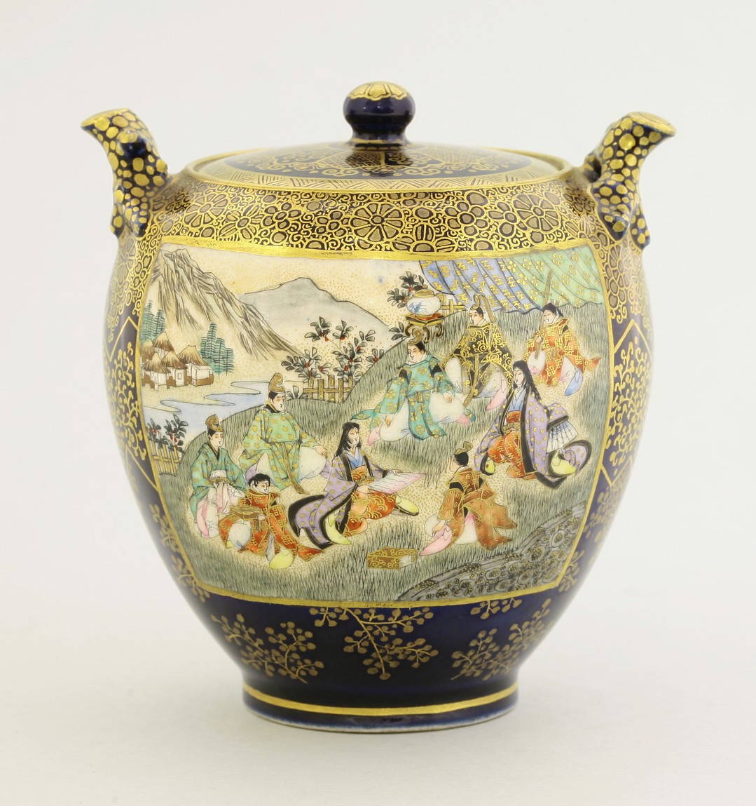 A Sobei Kinkozan Kyoto Jar and Cover,
c.1890, the heavy ovoid body with gilt diaper and berries on