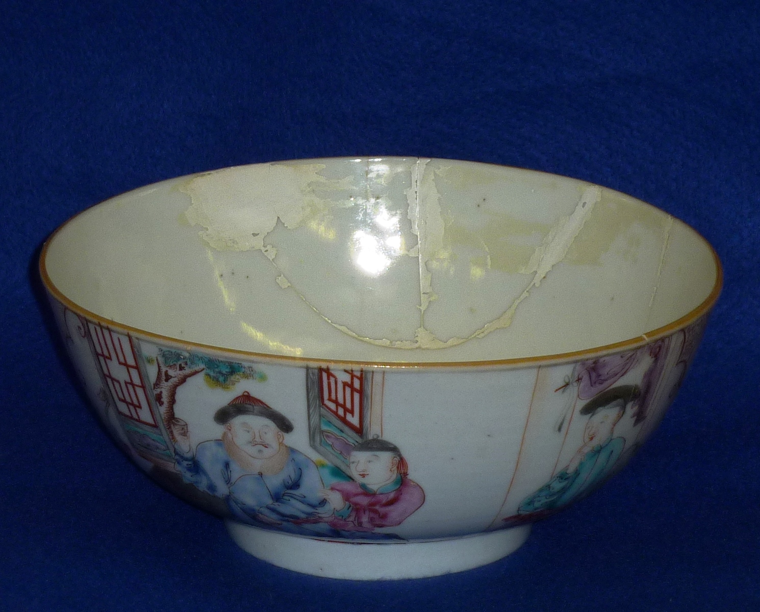 A late 18th Century Chinese porcelain Bowl hand decorated in enamels with figures in the Famille