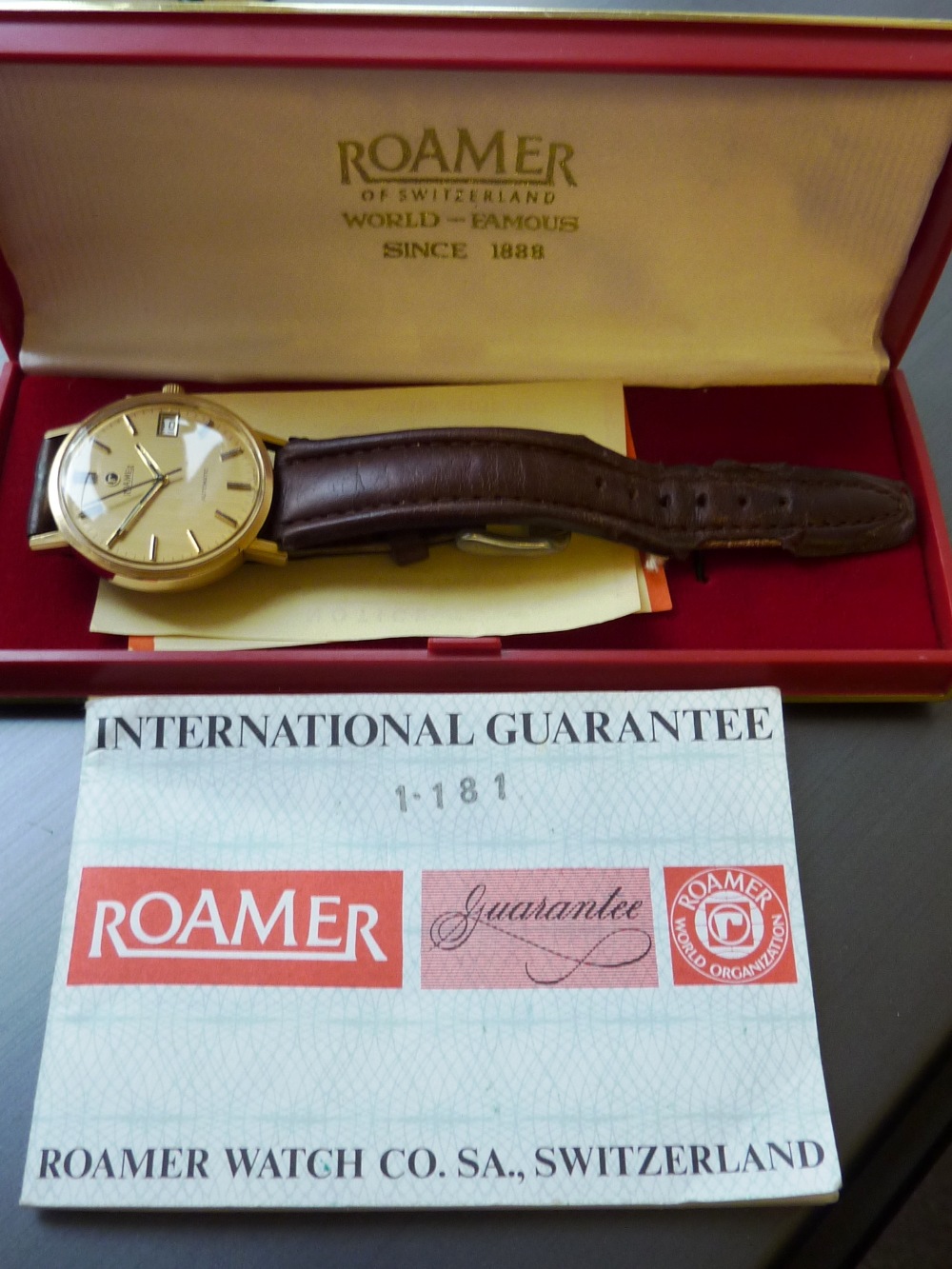 A gentleman's boxed (with original guarantee) 9 carat (marked 0.375) yellow gold cased automatic