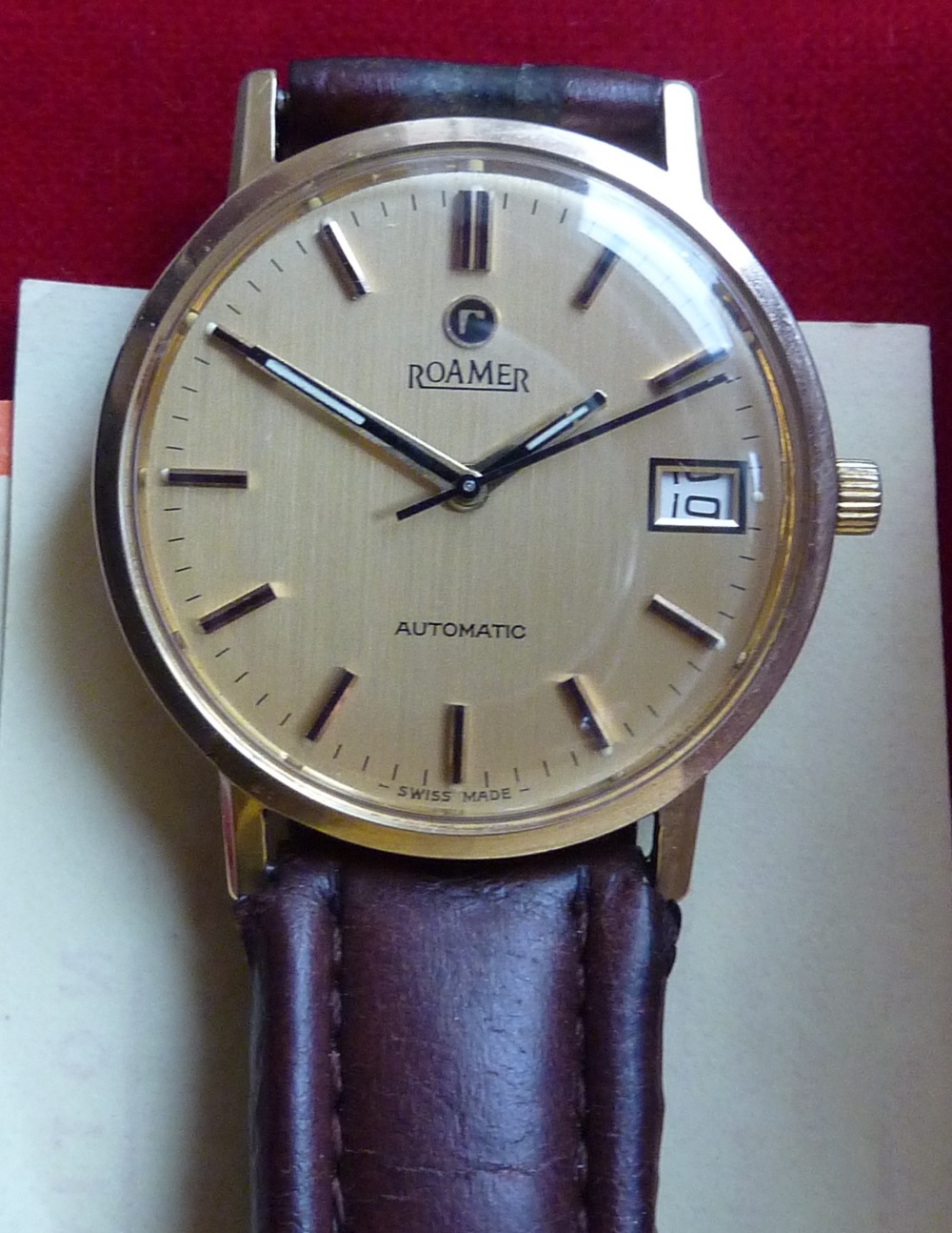 A gentleman's boxed (with original guarantee) 9 carat (marked 0.375) yellow gold cased automatic - Image 2 of 2