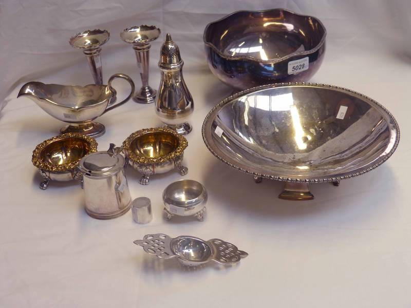 TWO LARGE ELECTROPLATED BOWLS, TWO SMALL ELECTROPLATED DISHES WITH GILT INTERIORS ON PAW FEET, SAUCE