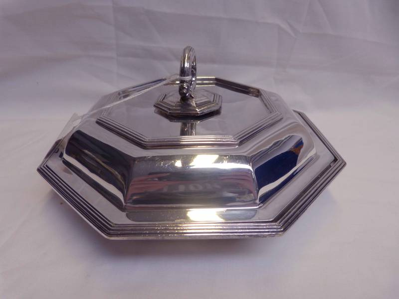 OCTAGONAL ELECTROPLATED ENTREE DISH BY LAMBERT, COVENTRY STREET, LONDON, 22.5CM WIDE