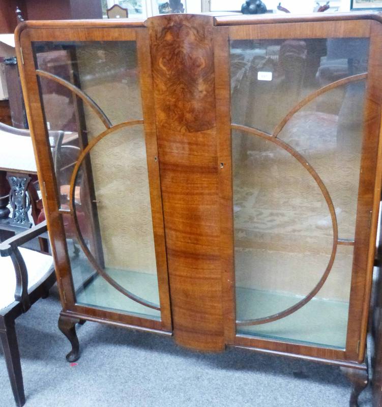 20TH CENTURY WALNUT DISPLAY CASE ON QUEEN ANNE SUPPORTS