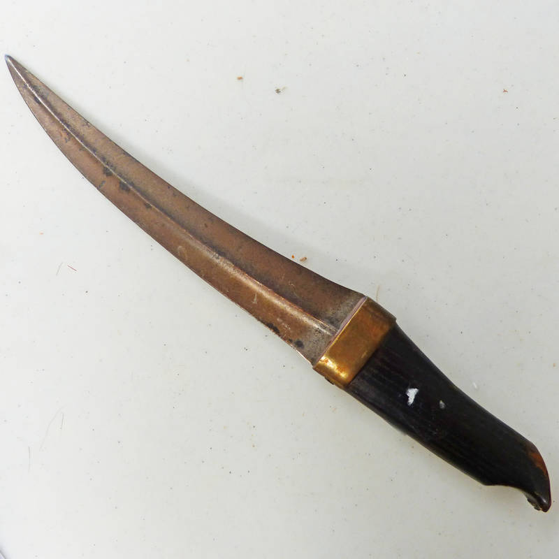 ARAB DAGGER WITH 23CM BLADE AND WOODEN HILT