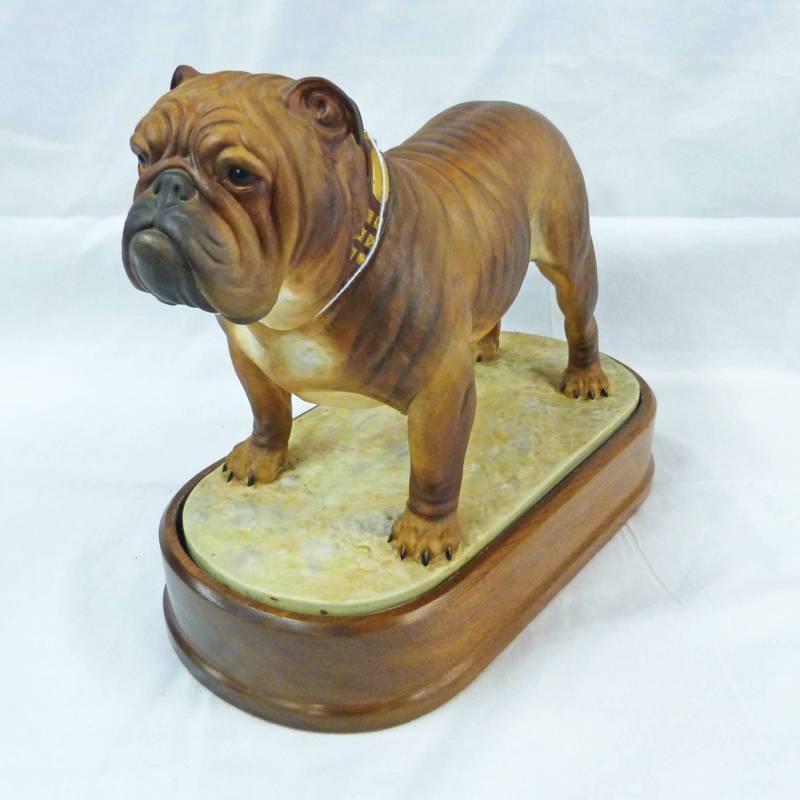 ROYAL WORCESTER THE BULLDOG MODELLED BY DORIS LINDNER ON WOODEN STAND, OVERALL HEIGHT 22.5CM
