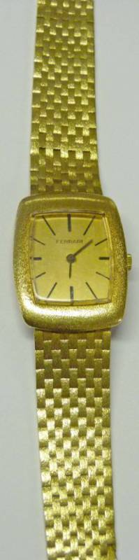 9CT GOLD BRACELET WRISTWATCH MARKED FERRARI TO THE RECTANGULAR DIAL (500-600)