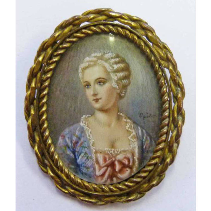 BROOCH WITH OVAL PAINTED MINIATURE