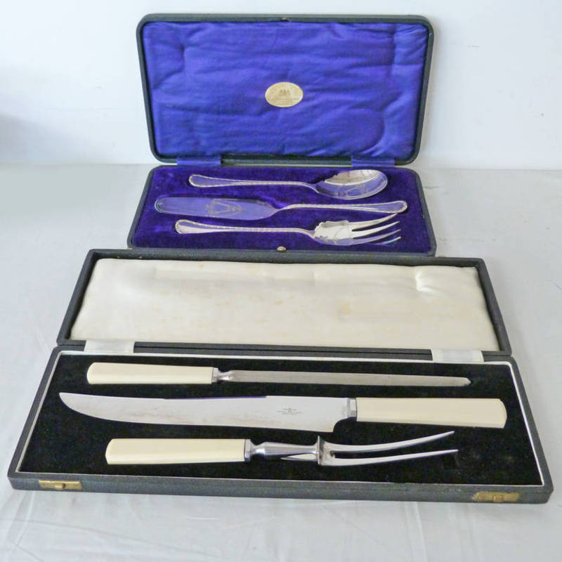 FITTED CASED SET OF SILVER PLATED SERVERS AND CASED BONE HANDLED CARVING SET