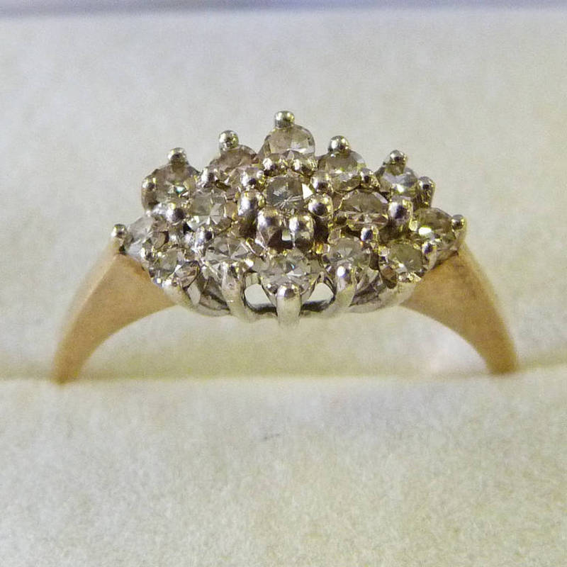 9CT GOLD AND DIAMOND SET CLUSTER RING