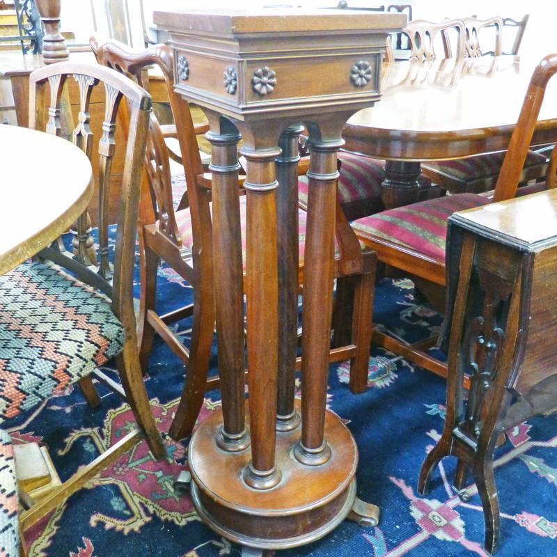 20TH CENTURY MAHOGANY POT STAND WITH 4 TURNED COLUMNS, 99CM TALL