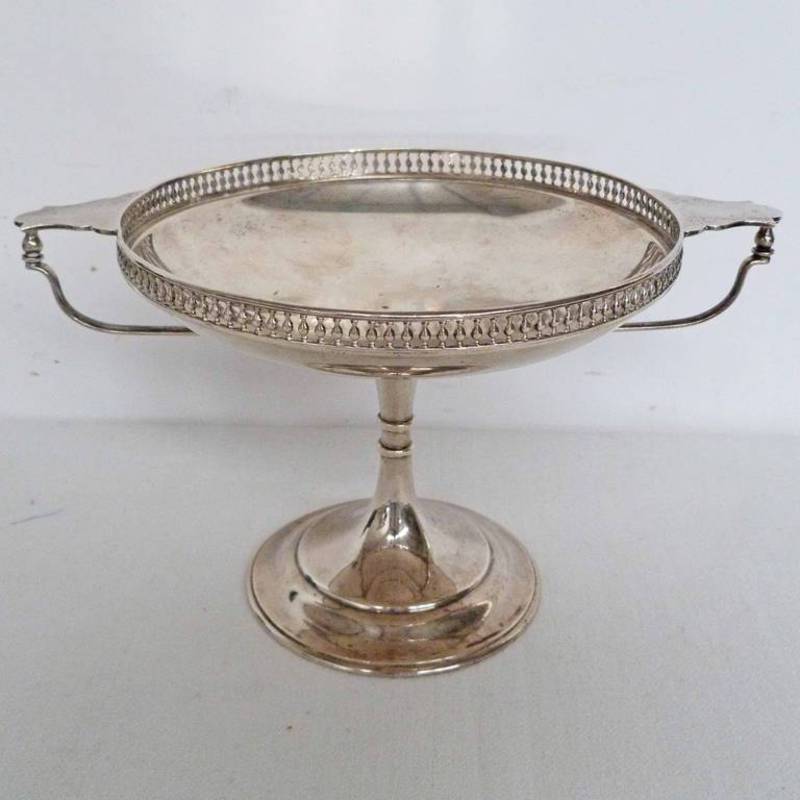 A SILVER TAZZA WITH PIERCED EDGING, SHEFFIELD 1914, 12OZT, 22CMS