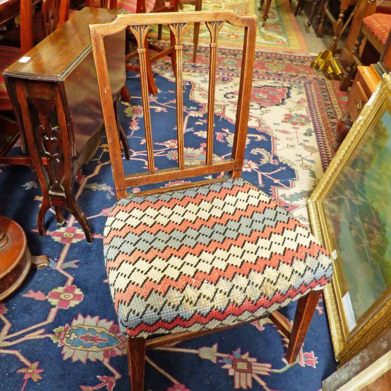 SET OF 4 19TH CENTURY ELM DINING CHAIRS WITH SPAR BACKS ON SQUARE SUPPORTS