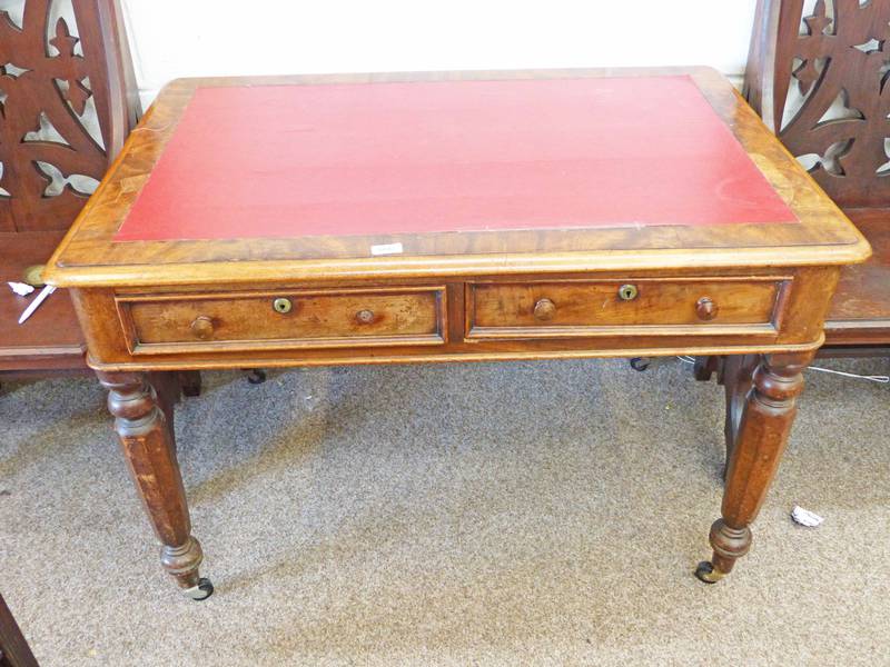 VICTORIAN MAHOGANY LEATHER TOPPED DESK WITH 2 DRAWERS & TURNED SUPPORTS