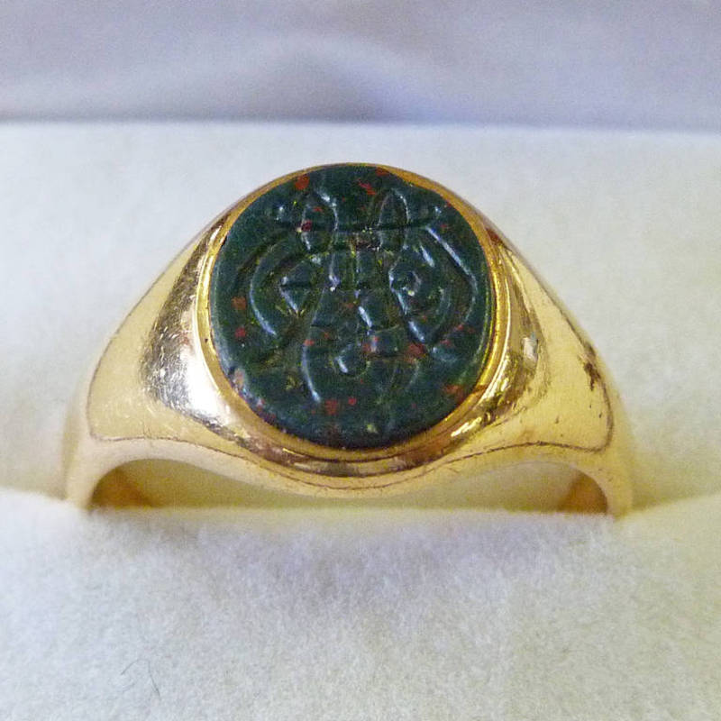 18CT GOLD SIGNET RING