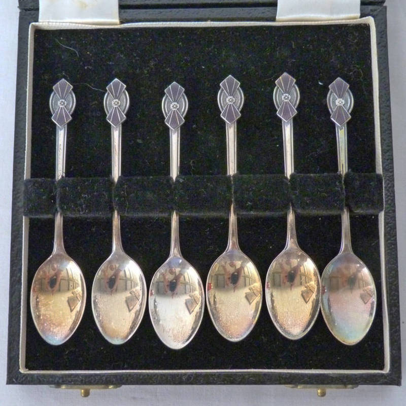 CASED SET OF 6 SILVER COFFEE SPOONS WITH ENAMELLED DECORATION MARKED BIRMINGHAM 1952
