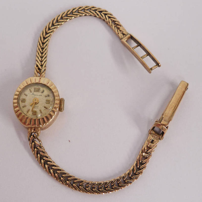 9CT GOLD LADIES WRISTWATCH MARKED ACCOLADE