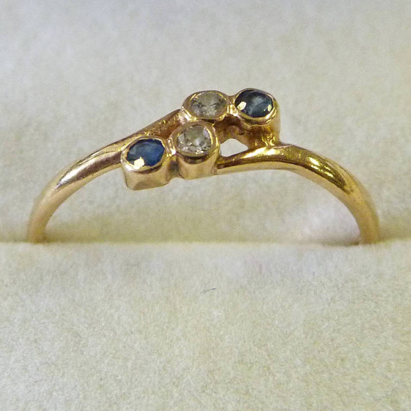 9CT GOLD SAPPHIRE & DIAMOND RING