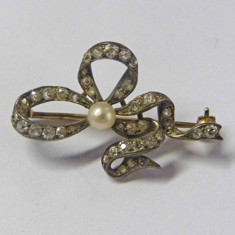 CULTURED PEARL & OLD-CUT DIAMOND BOW BROOCH