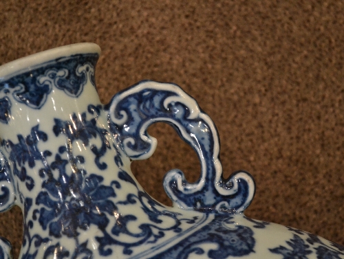 A Chinese Porcelain Moon Flask, Qianlong reign mark but not of the period, with twin scroll - Image 12 of 19