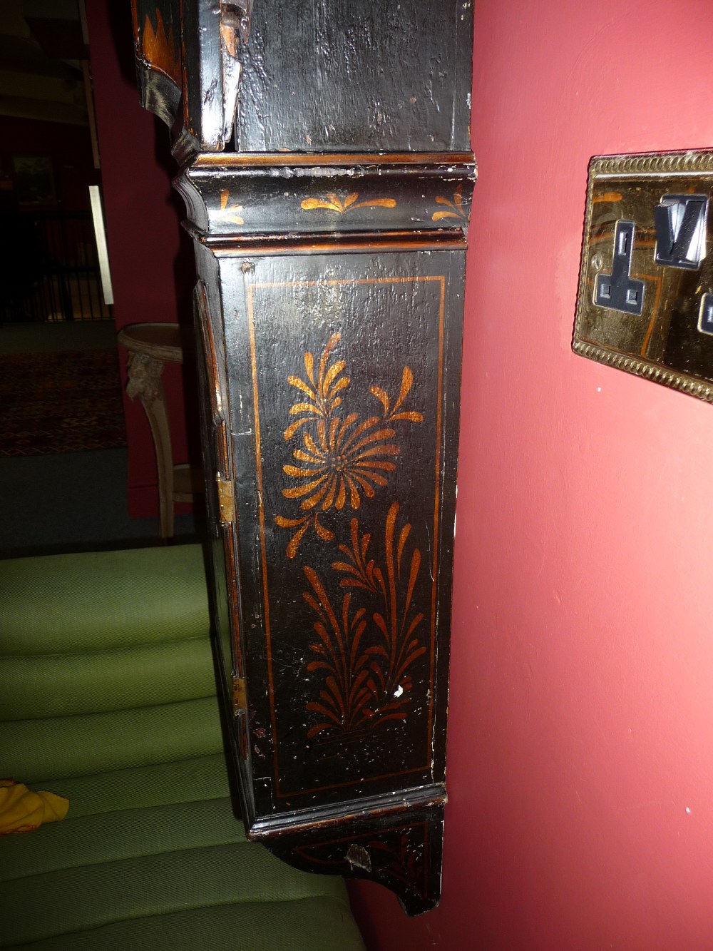 A Rare Chinoiserie Decorated Tavern Timepiece, signed P Lloyd, Bristol, circa 1760, side door - Image 9 of 14
