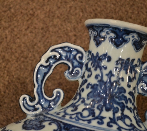 A Chinese Porcelain Moon Flask, Qianlong reign mark but not of the period, with twin scroll - Image 8 of 19