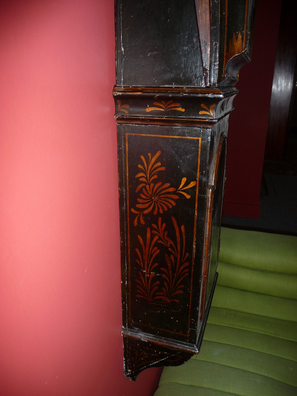 A Rare Chinoiserie Decorated Tavern Timepiece, signed P Lloyd, Bristol, circa 1760, side door - Image 10 of 14