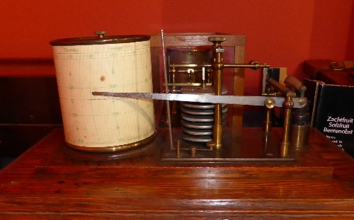 19th Century Barograph with eight part vacuum section, brass pivots and supports, in oak case with - Image 3 of 4