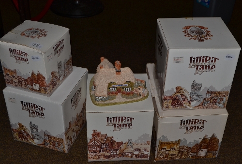 Lilliput Lane The King`s Arms and four other Lilliput Lane pieces, boxed