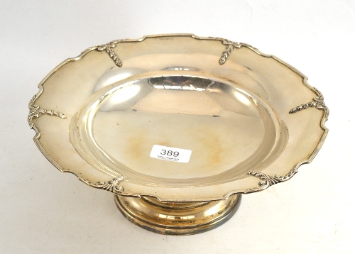 Silver shaped circular pedestal dish