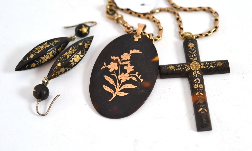 A tortoiseshell pique cross, pair of earrings and pendant on chain