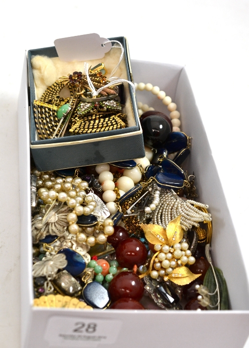 A quantity of jewellery including a cultured pearl necklace, assorted gem set brooches, paste