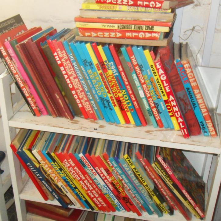 Large collection of comic Annuals including Lion, Eagle, Victor, Beano etc (Eagles Nos. 4,6,11,12,