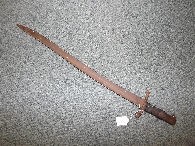 A M1886 French Lebel rifle bayonet with cruciform blade, blade length 57cm, Est £80 - 90