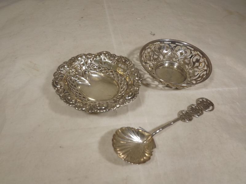 A Victorian silver bonbon dish with pierced decoration, Birmingham assay 1898, a further white metal
