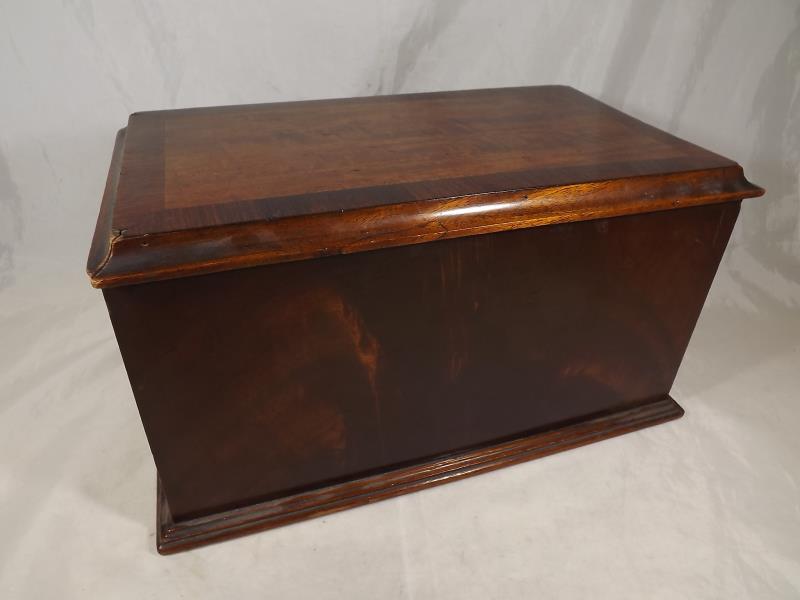 A good quality mahogany haberdashery chest with contents 17cm (h) x 31.5cm (w) x 18cm (d) included