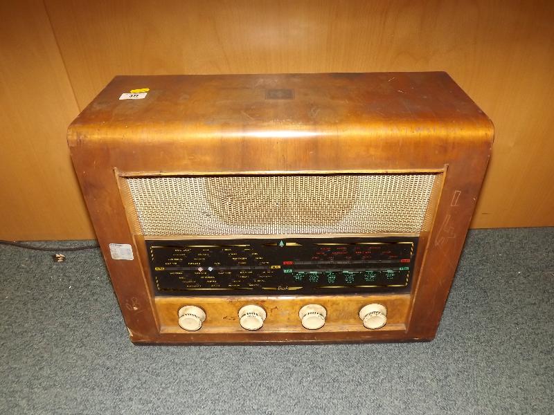 A vintage Bush valve radio