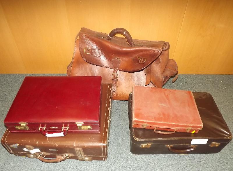 Four suitcases and a vintage leather holdall (5)