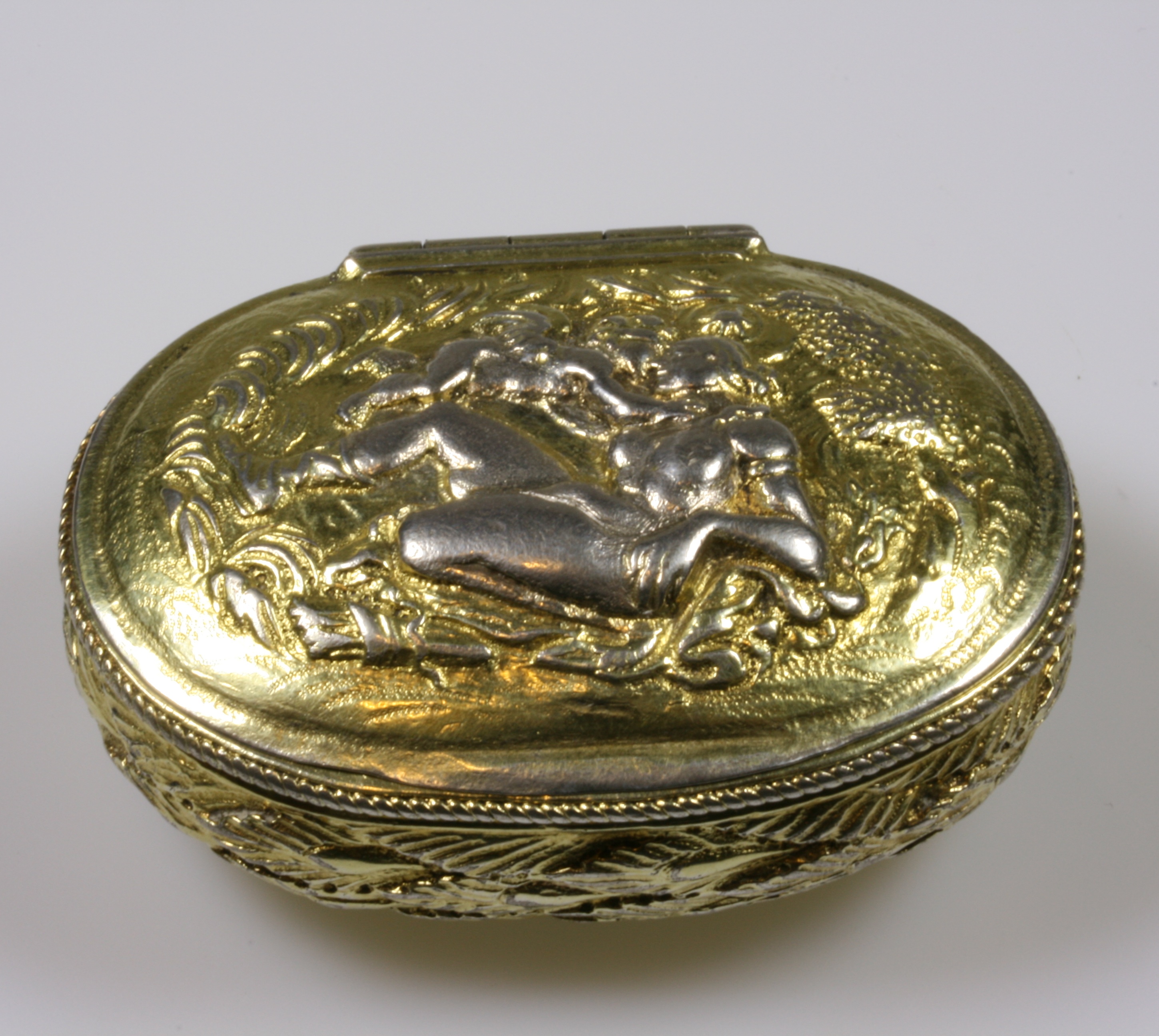 A Fine George II Silver Parcel Gilt Gentleman's Snuff Box. Circa 1725. Of oval form, the hinged