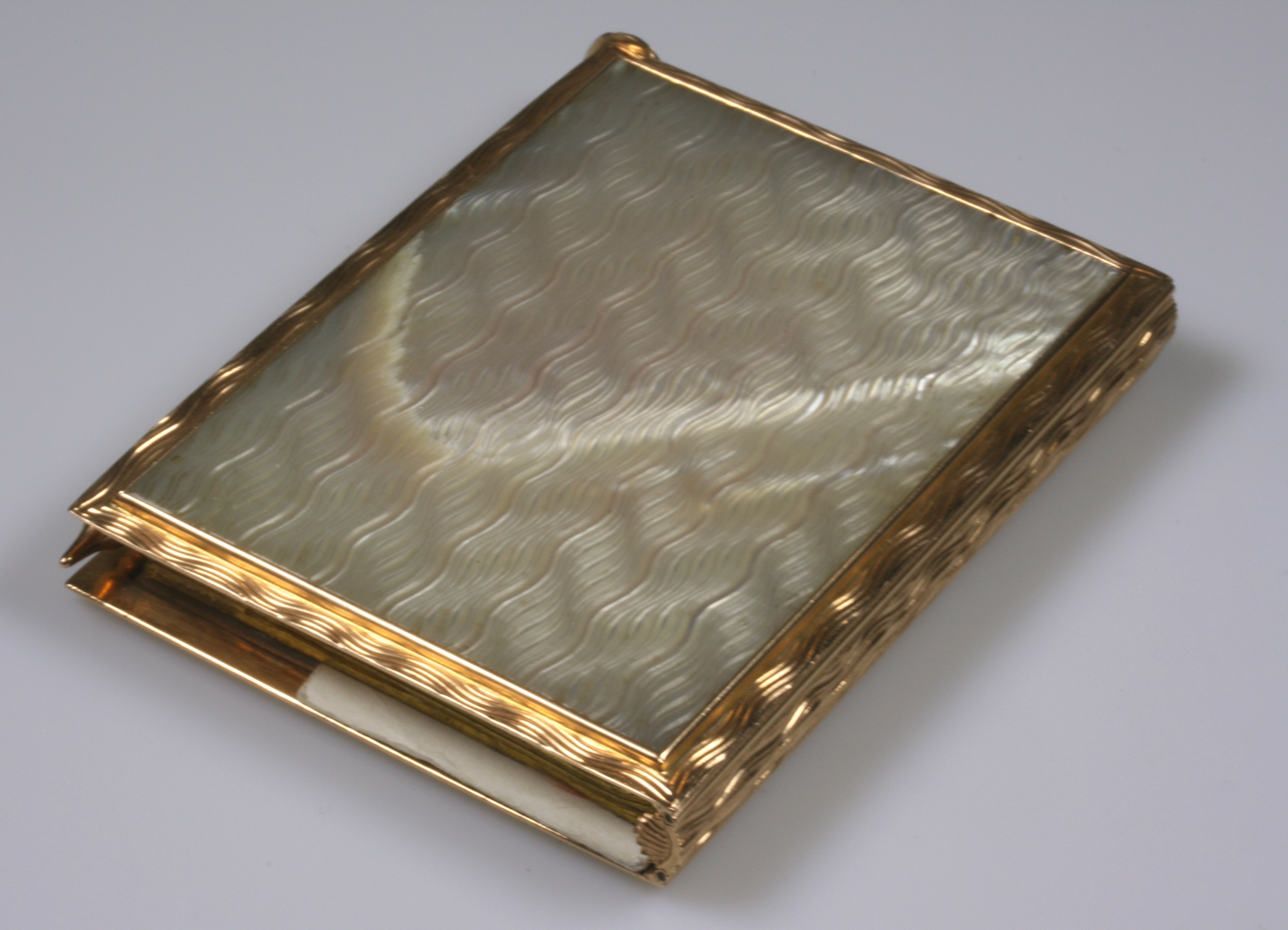 An Exceptional 18th century Gold Mounted Mother of Pearl Royal Presentation Aide Memoire. German