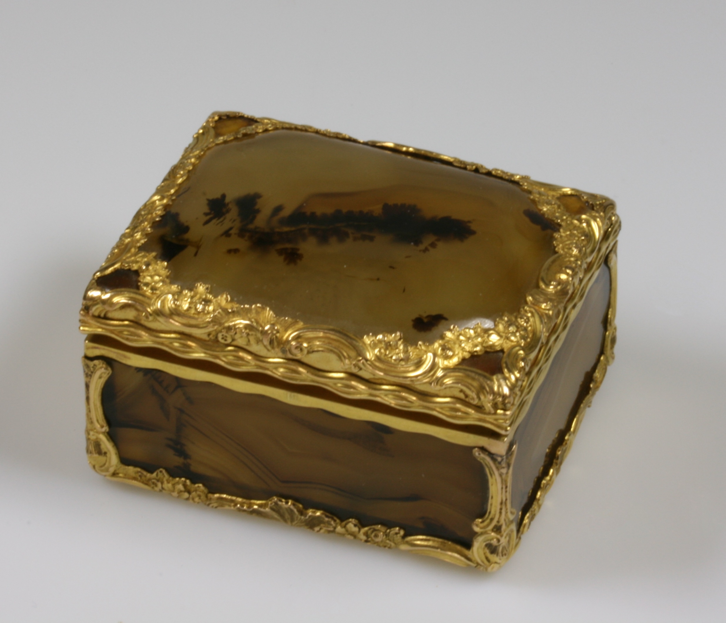 A Fine French Gold Mounted and Banded Agate Box. Early 19th century. The gold mounts stamped with