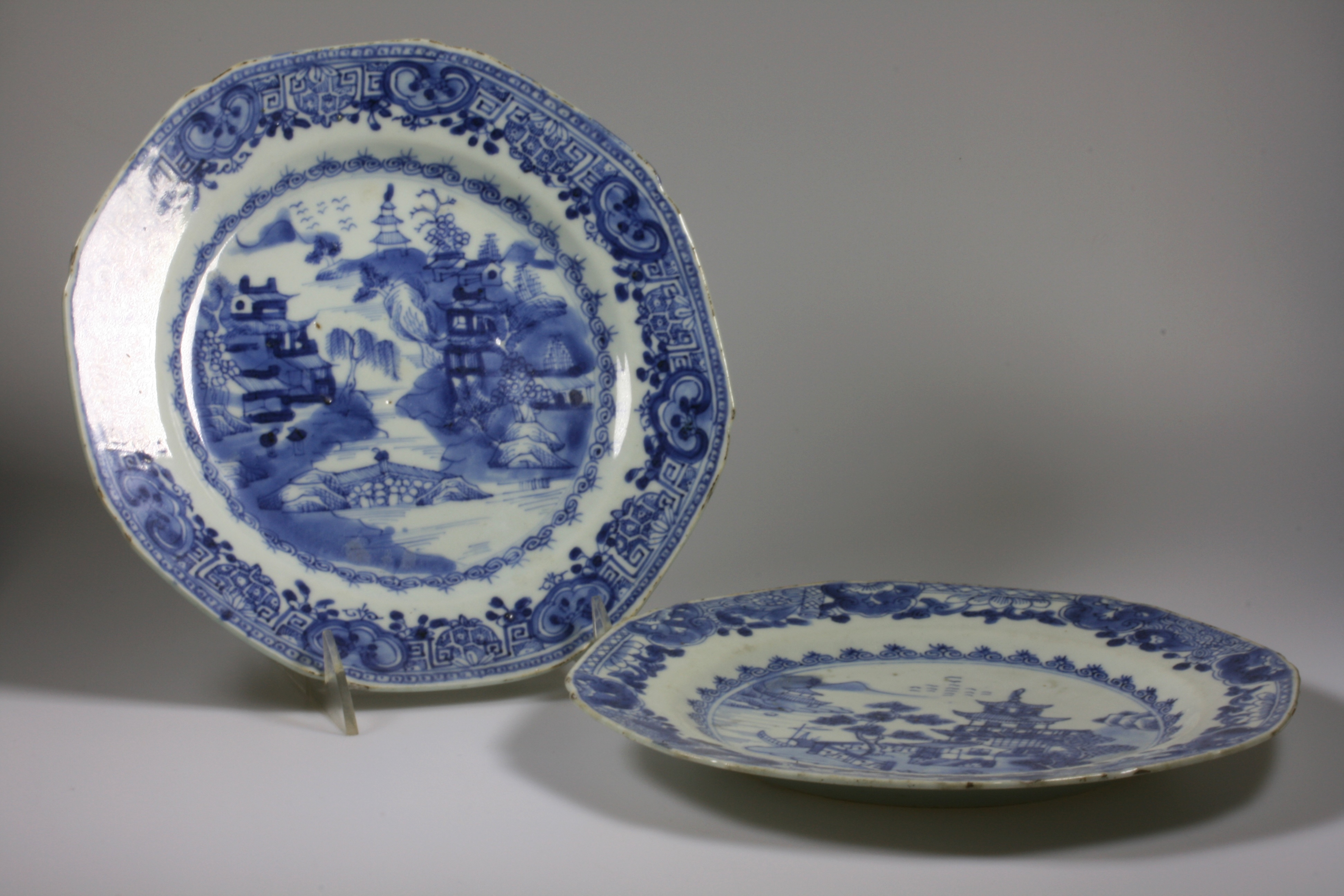 A Pair of Chinese Blue and White Octagonal Export Plates. 18th/19th century. Each decorated with a