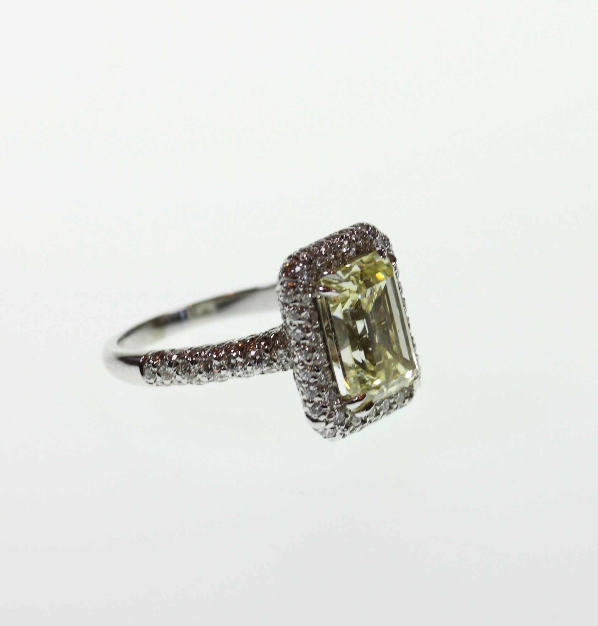 A Natural Fancy Yellow Diamond Dress Ring. 3.75 carats VS2. Size M. With GIA of America certificate. - Image 7 of 8