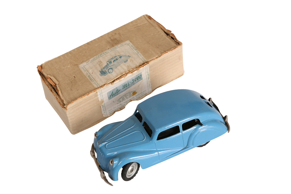 A vintage Safar (Italy) diecast clockwork car, with cam steering, c.1947, boxed with instructions